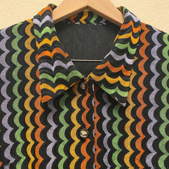 Vintage Style Womens Wave Patterned Button Up Novelty Buttons - Picture 2 of 8